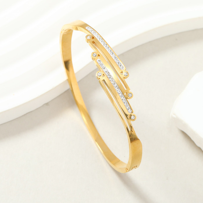 European and American New Titanium Steel Roman Numeral Bracelet for Women with Shell Inlay, Round Plate, and Diamond Inlay, Stainless Steel Fashion Bracelet