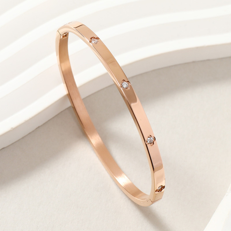 Cross-Border Titanium Steel Bracelet Fashion Four-Leaf Flower Pattern Inlaid Diamond O-Type Clasp Bracelet High-End Stainless Steel Jewelry Factory