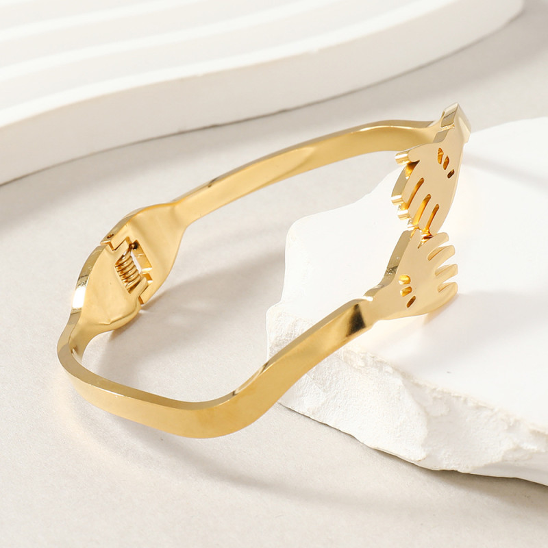 Cross-Border New Stainless Steel Jewelry Light Luxury Design Sense Two Hands Embrace Titanium Steel Spring Buckle Bracelet Manufacturer