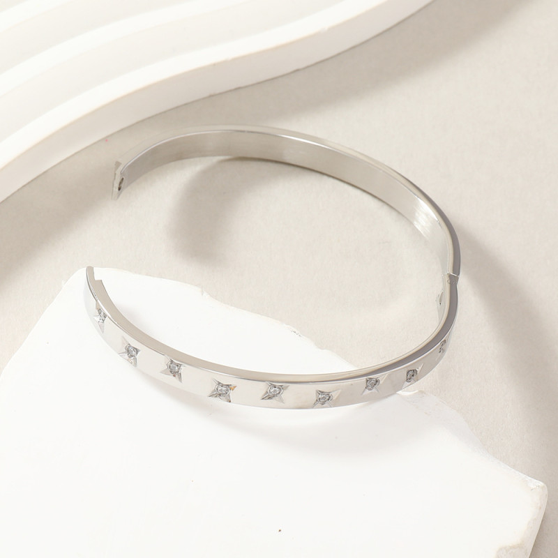 Cross-Border New Product O-Type Buckle Titanium Steel Bracelet Light Luxury Exquisite Carved Cross Star Inlaid Diamond Bracelet Stainless Steel Jewelry Factory
