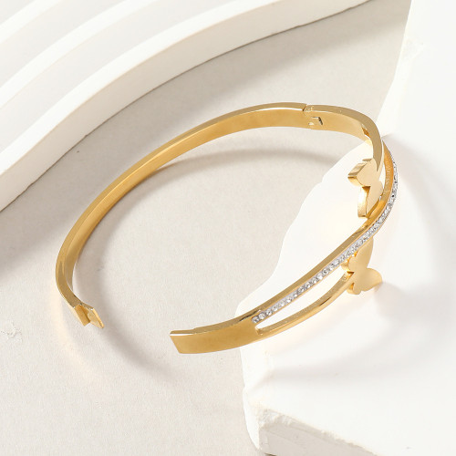 Cross-Border Stainless Steel Jewelry Fashion Light Luxury Style Double Line Butterfly Inlaid Mud Diamond O-Type Buckle Titanium Steel Bracelet Manufacturer