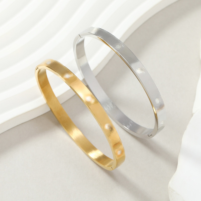 Cross-Border Source Titanium Steel Bracelet for Women, Non-Fading, Inlaid with Zirconia, Clasp Bracelet, Minimalist Style, Stainless Steel Jewelry