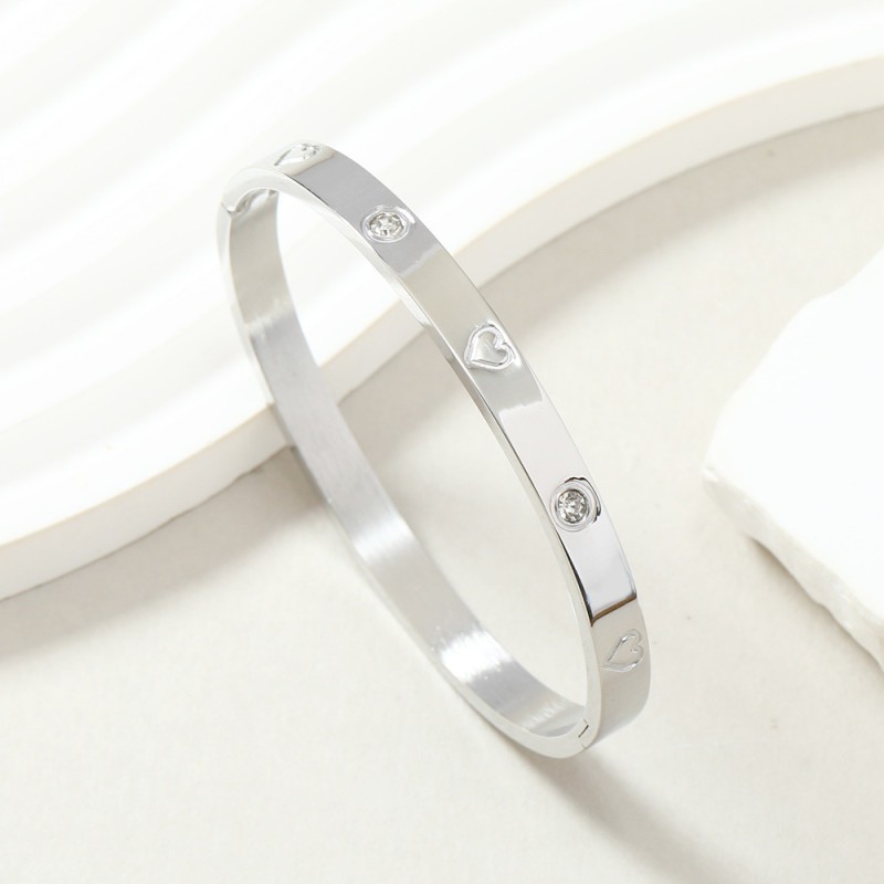 Cross-Border Titanium Steel Bracelet for Women High-End Corrosion Heart Inlaid Diamond Clasp Bracelet Fashion Bracelet Stainless Steel Jewelry