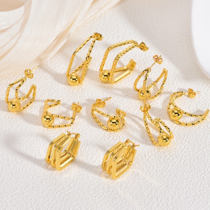 European and American Autumn Winter Stainless Steel Earrings Light Luxury High-end Exaggerated Earrings for Women with Unique Design Niche Gold Retro Stud Earrings