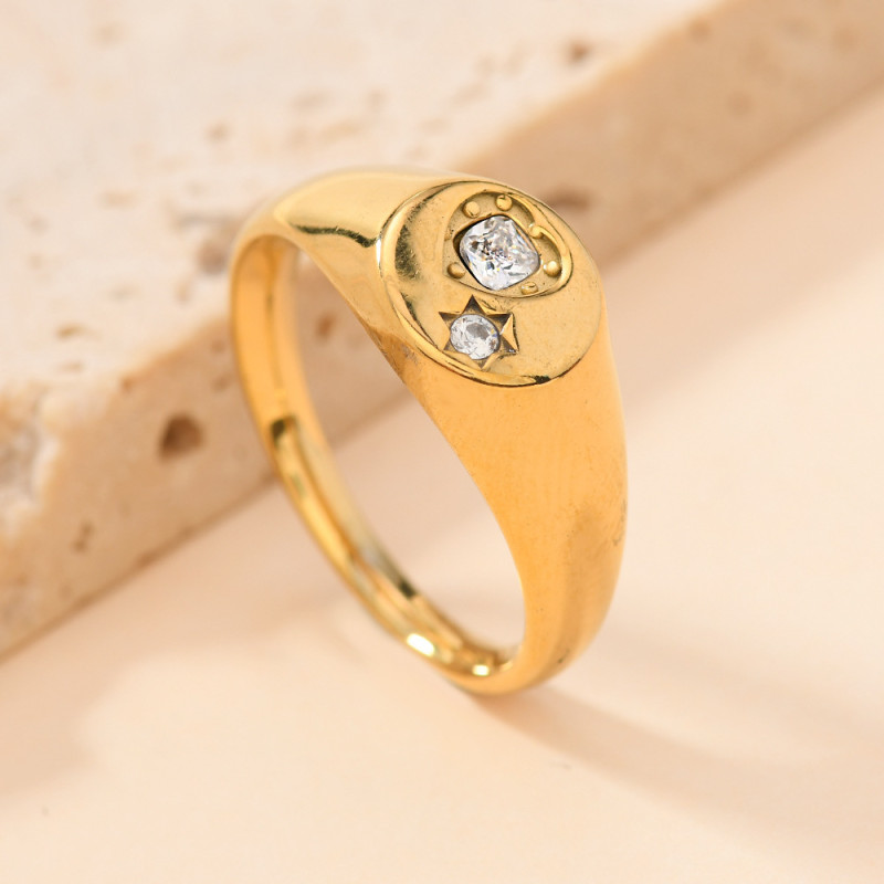 European and American Hot Selling Stainless Steel Jewelry Cast Round Heart Ring for Women with Diamond Inlay Titanium Steel Couple Rings