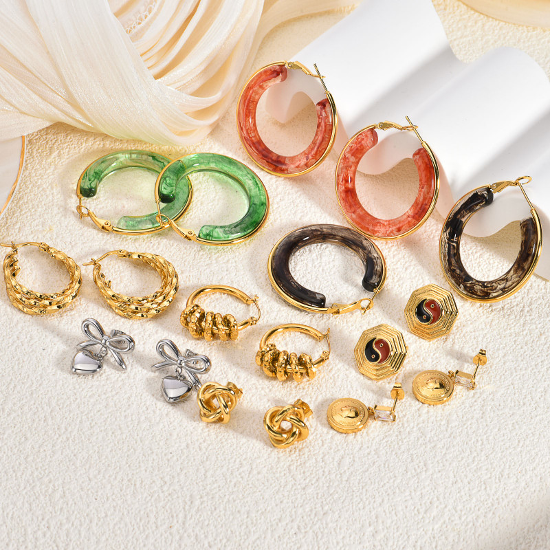 European and American Exaggerated High-End Stainless Steel Earrings Vintage Elegant Light Luxury Fashion 18K Gold Bowknot Women's Stud Earrings