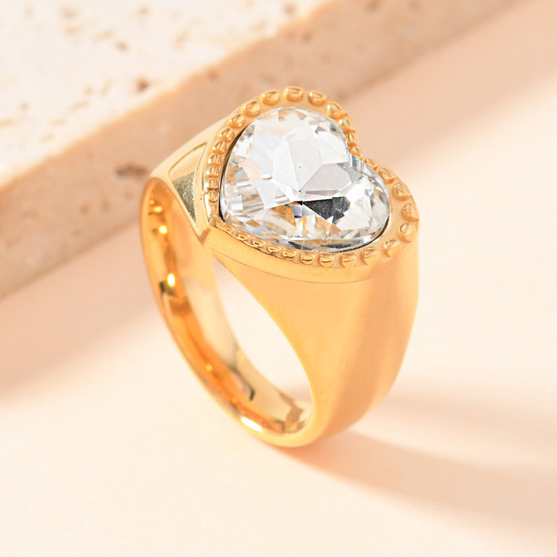Cross-Border Hot Selling Stainless Steel Jewelry Casting Heart Inlaid with Colored Diamonds Ring High-End Vintage Titanium Steel Ring Wholesale