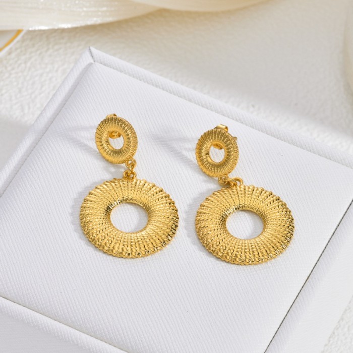 Retro Stainless Steel Earrings Light Luxury High-End Feel Earrings for Women Niche Design Long Exaggerated Stud Earrings