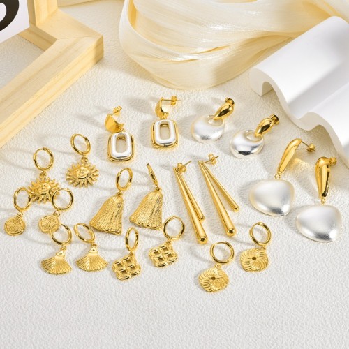 European and American Style Gold Stainless Steel Earrings Elegant High-end Autumn Winter Vintage Exaggerated Ear Jewelry Design Sense Niche Stud Earrings for Women