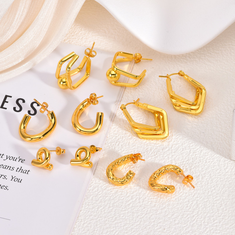 European and American Style Gold Stainless Steel Earrings Light Luxury High-end Feel Autumn Winter Exaggerated Ear Jewelry Round Face Versatile Hoop Earrings for Women