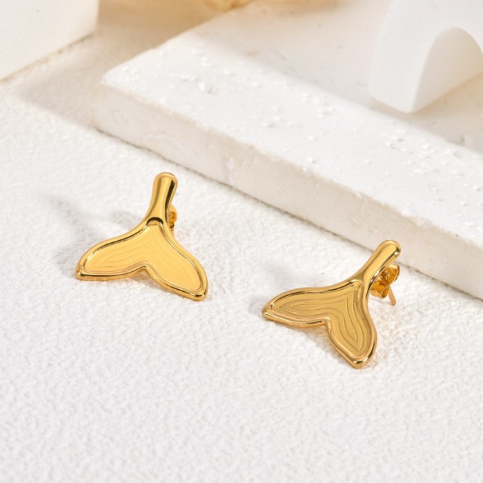 Geometric Stainless Steel Earrings Light Luxury High-end Vintage Earrings Design Sense Niche Non-fading Butterfly Stu...
