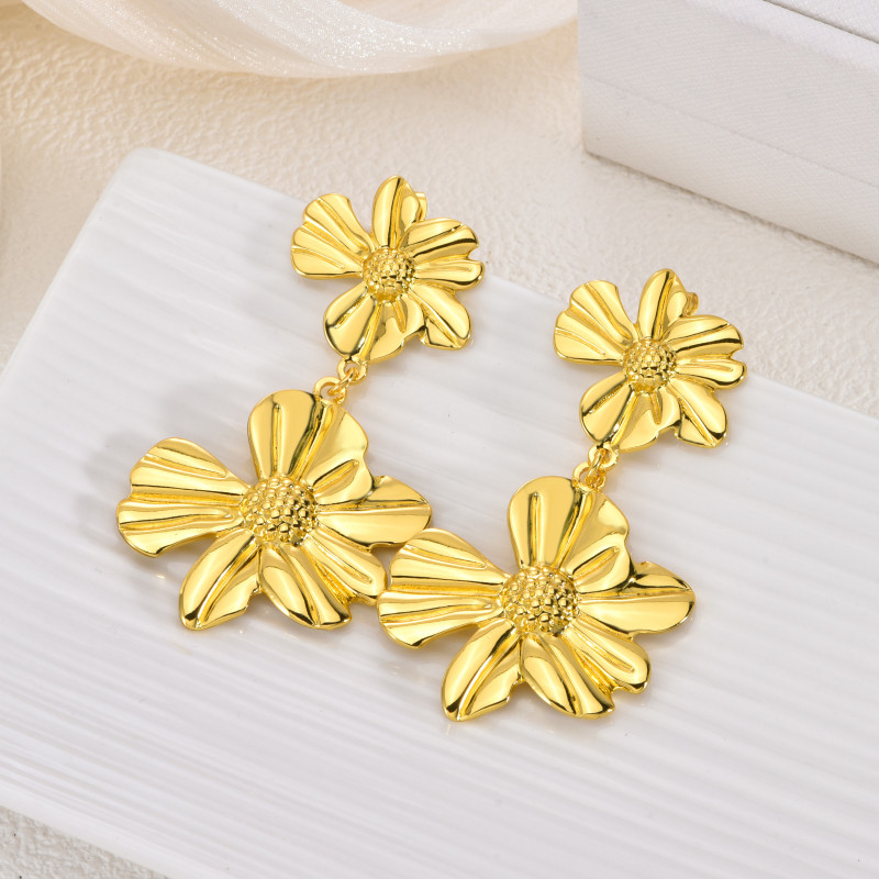 European and American Style Stainless Steel Earrings Light Luxury High-end Tassel Earrings Gold Autumn Winter Exaggerated Earrings Design Sense Niche Women