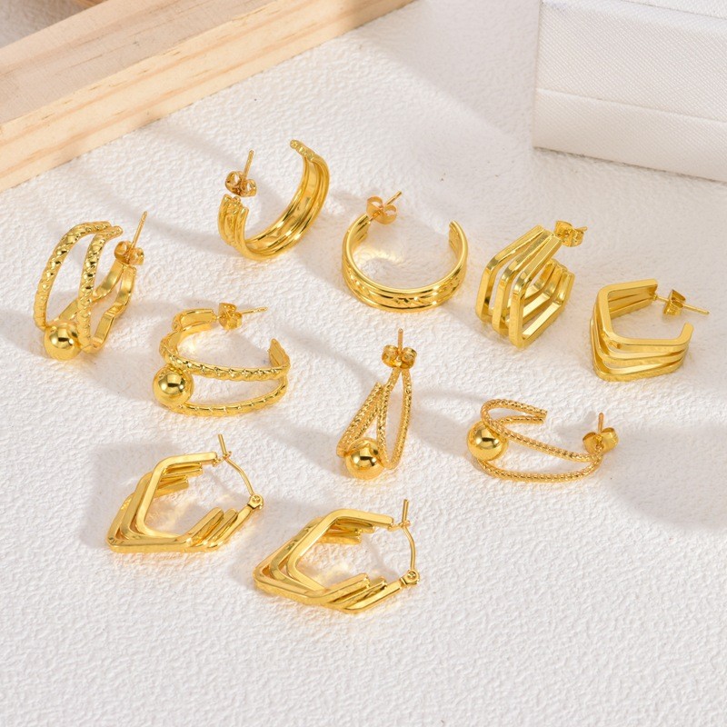 European and American Light Luxury Stainless Steel Earrings Elegant High-end Sense of Design Niche Exaggerated Large Gold Women's Stud Earrings