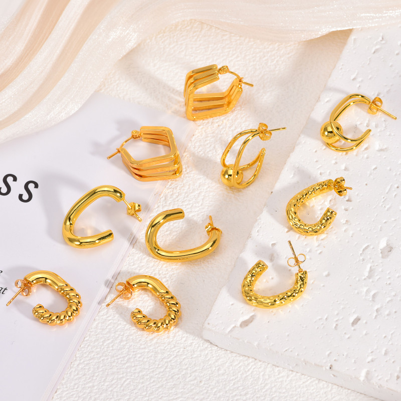 Autumn Winter Gold Stainless Steel Large Earrings Light Luxury High-end Exaggerated Vintage Earrings for Women with a Sense of Design Niche Minimalist Style