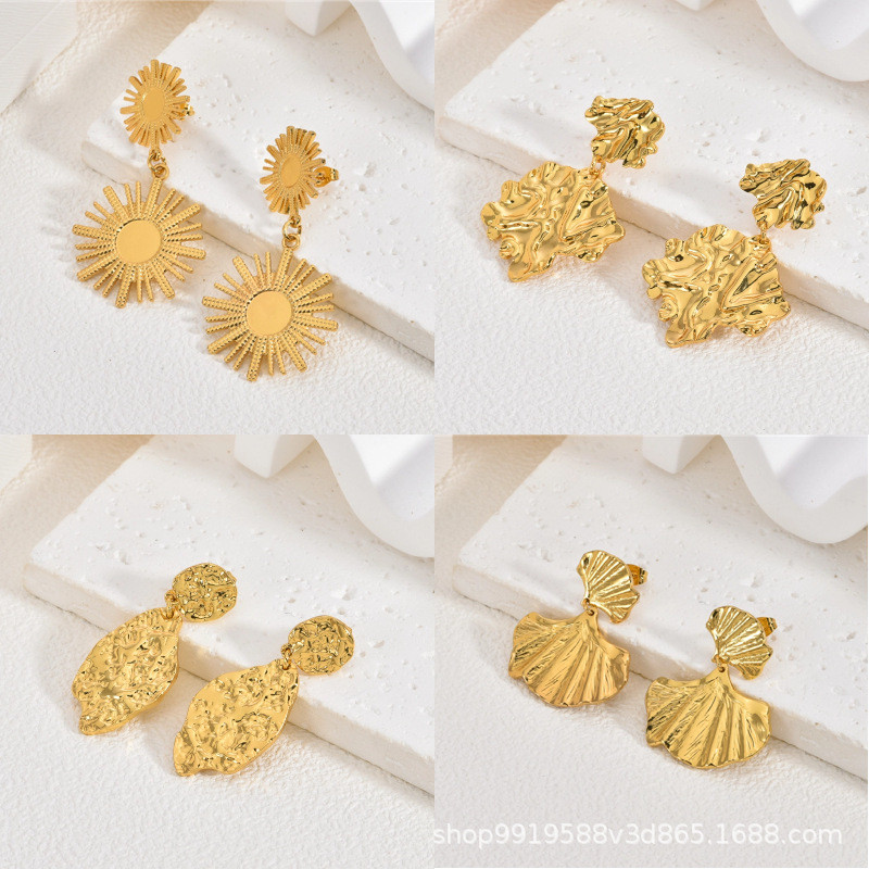 European and American Style Golden Ginkgo Leaf Stainless Steel Earrings Light Luxury High-end Exaggerated Ear Jewelry Design Sense Niche Pendant Stud Earrings for Women