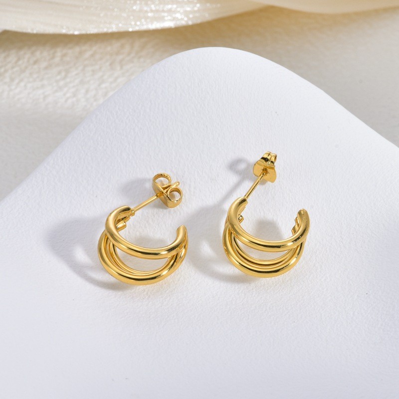 European and American Style Gold Color Stainless Steel Hoop Earrings Light Luxury High-end Vintage Exaggerated Autumn Winter Earrings Design Sense Niche Women