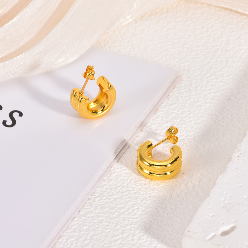 European and American Style Gold Geometric Autumn Winter Stainless Steel Earrings Light Luxury High-end Exaggerated Earrings for Women with Unique Design Niche Stud Earrings