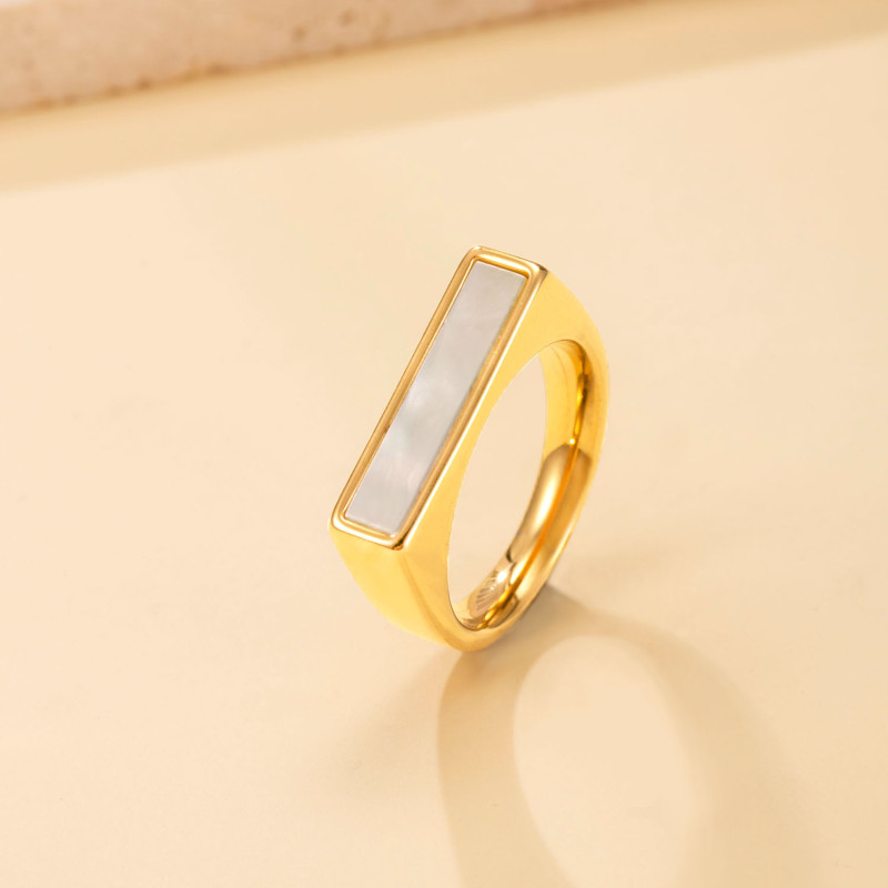 Cross-Border Hot Selling Stainless Steel Ring Casting Inlaid Square Diamond Ring Women Light Luxury Plated 18k Gold Titanium Steel Jewelry Wholesale Factory