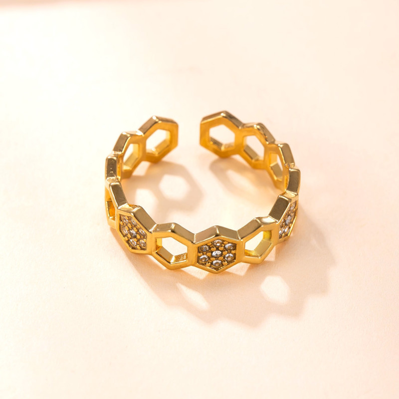 Cross-Border Hot-Selling Stainless Steel Ring for Women, High-End Niche Design, Cast Honeycomb Inlaid Diamond Titanium Steel Ring Factory