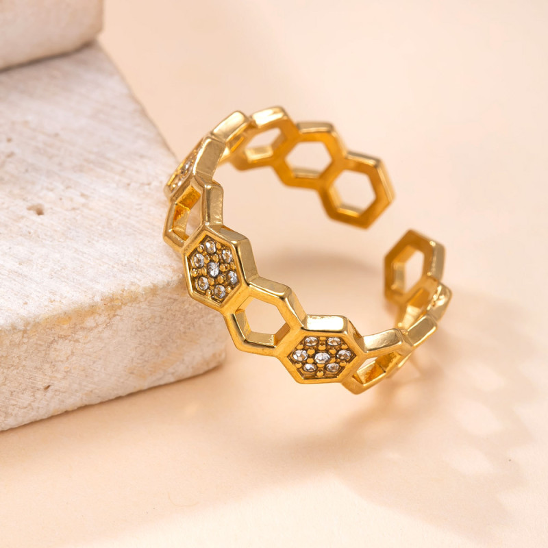 Cross-Border Hot-Selling Stainless Steel Ring for Women, High-End Niche Design, Cast Honeycomb Inlaid Diamond Titanium Steel Ring Factory