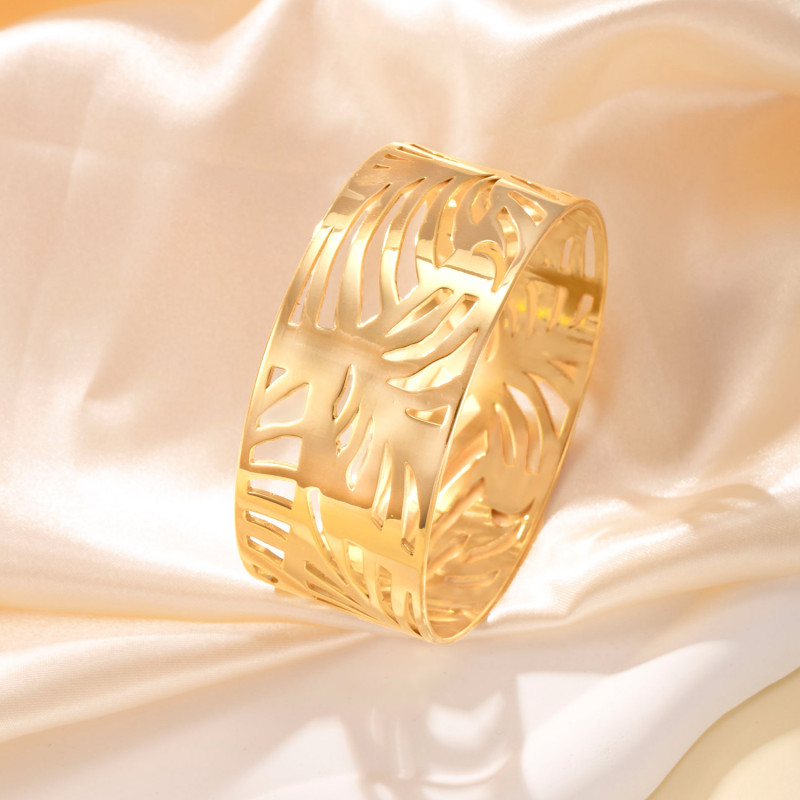 European and American Style Stainless Steel Bracelet Cut Hollow Leaf Bracelet Women's Fashion Minimalist Titanium Steel Jewelry Factory Direct Sale