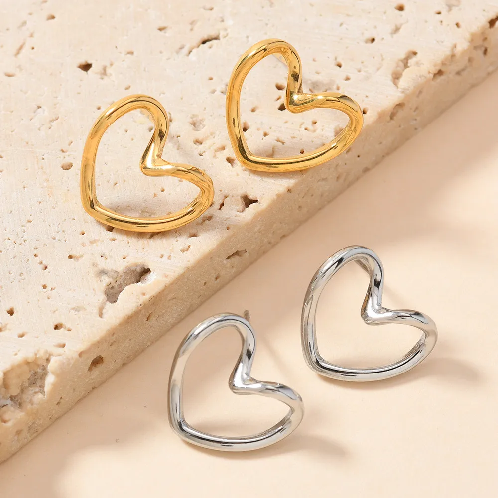 European and American Fashion Heart-shaped Earrings for Women, Niche Simple Design Heart-shaped Earrings, Ear Clips, Stainless Steel Earrings Wholesale