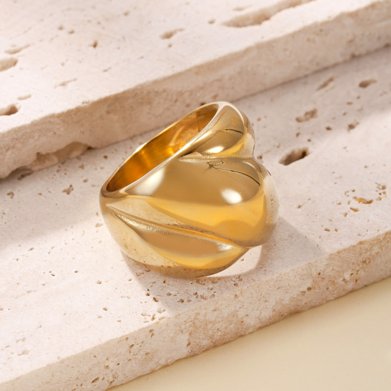 Cross-Border European and American Titanium Steel Rings for Women, Cast Twist Smooth Surface Rings, Exaggerated 18k Gold Plated Stainless Steel Rings Wholesale