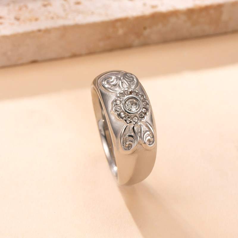 Cross-Border New Product Stainless Steel Jewelry Cast Butterfly Inlaid Diamond Index Finger Ring Light Luxury Plated 18k Gold Titanium Steel Couple Ring