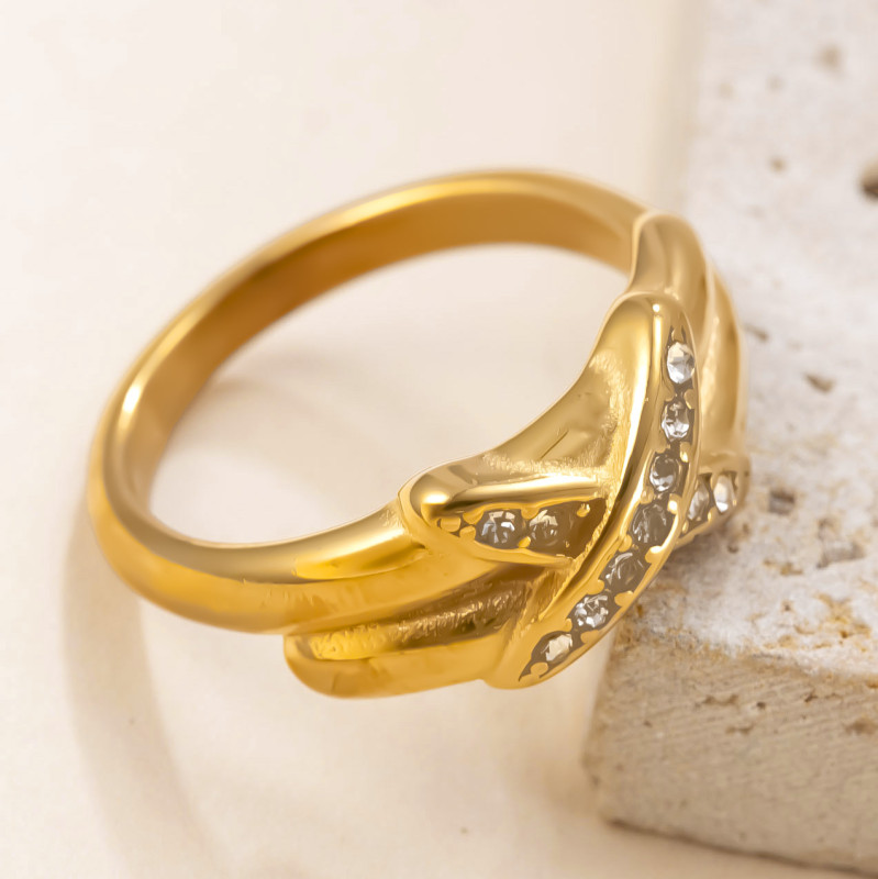 Amazon New Stainless Steel Ring Cross Inlaid Diamond Ring for Women High-end Fashion 18K Gold Plated Titanium Steel Jewelry