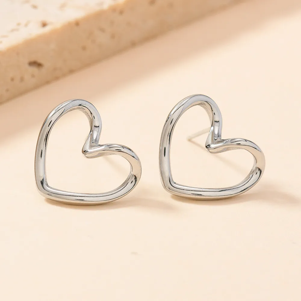 European and American Fashion Heart-shaped Earrings for Women, Niche Simple Design Heart-shaped Earrings, Ear Clips, Stainless Steel Earrings Wholesale