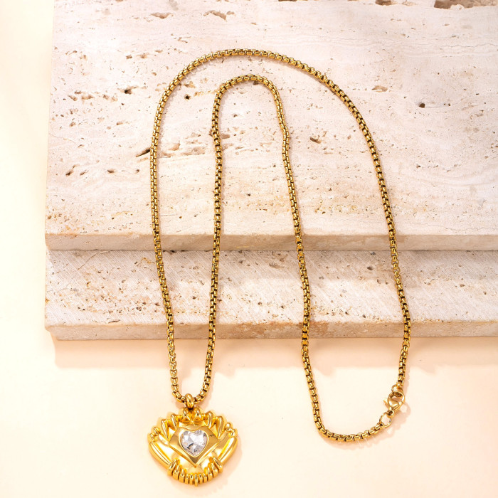 Hot Selling Stainless Steel Necklace Casting Love Heart Zircon Pendant Light Luxury Design Sense Plated 18K Gold Tita...