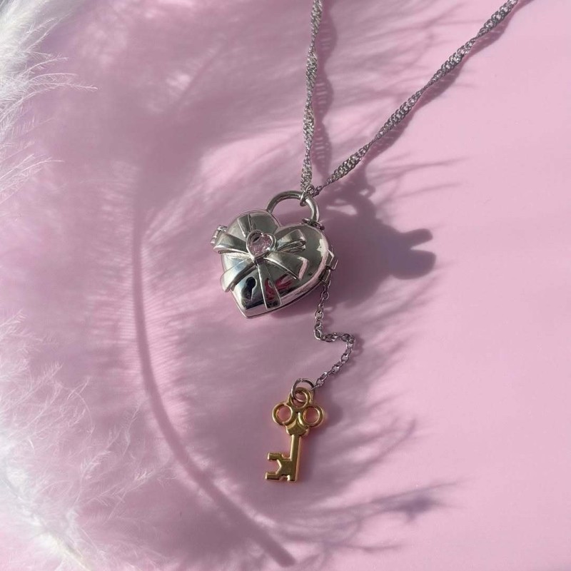European and American Style Bowknot Open and Close Necklace Photo Album Frame Love Lock Necklace Barbie Key Necklace Gold Plated Color Retention