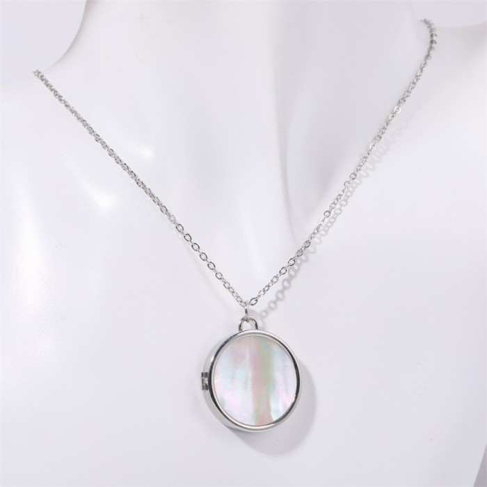 Amazon Strawberry Shell Photo Album Fruit Photo Frame Necklace Vintage Openable Necklace Real Gold Plated Color Retention