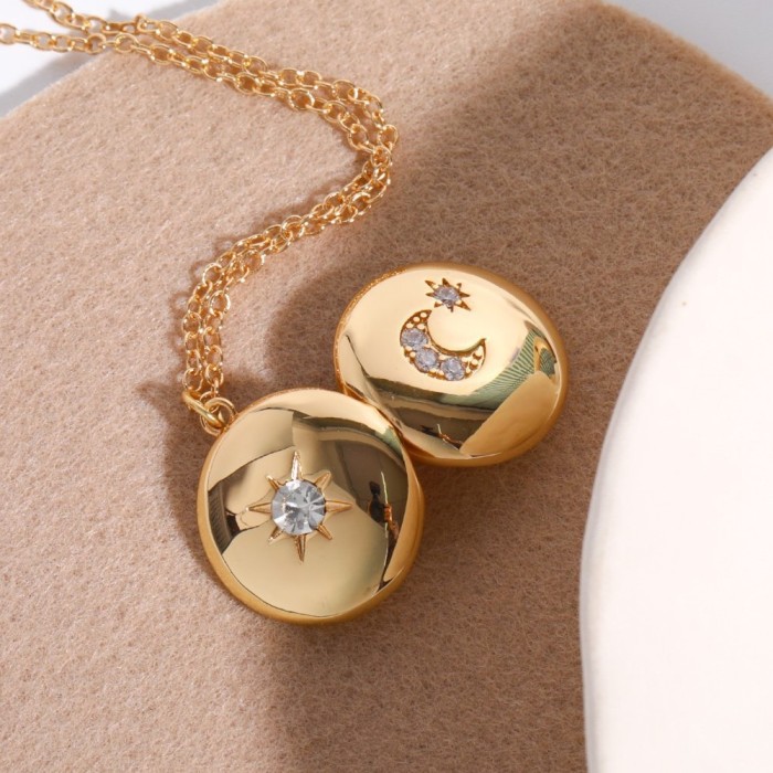Amazon Strawberry Shell Photo Album Fruit Photo Frame Necklace Vintage Openable Necklace Real Gold Plated Color Retention