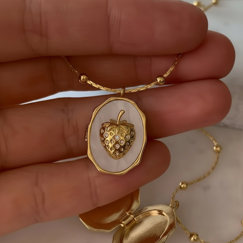 Amazon Strawberry Shell Photo Album Fruit Photo Frame Necklace Vintage Openable Necklace Real Gold Plated Color Retention