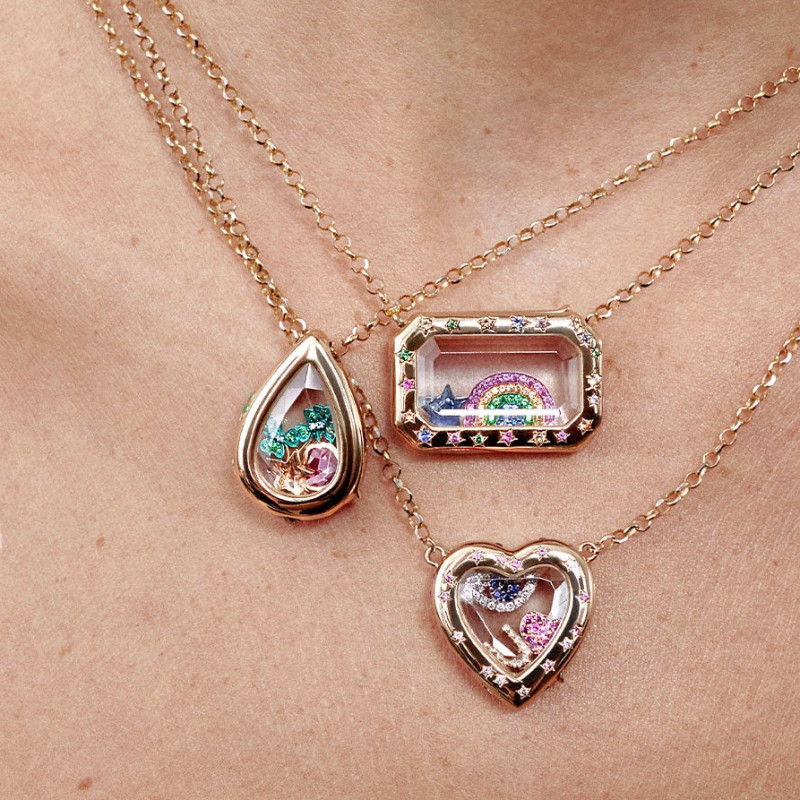 European and American Retro Personality Photo Box Pendant Necklace Openable DIY Pendant Hollow Design Transparent Box 18K Gold Color Retention