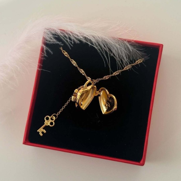 Style Bowknot Open and Close Necklace Photo Album Frame Love Lock Necklace Barbie Key Necklace Gold Plated Color Rete...