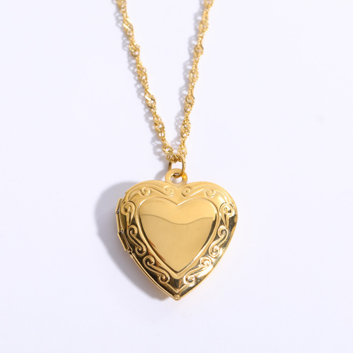 Amazon Strawberry Shell Photo Album Fruit Photo Frame Necklace Vintage Openable Necklace Real Gold Plated Color Retention