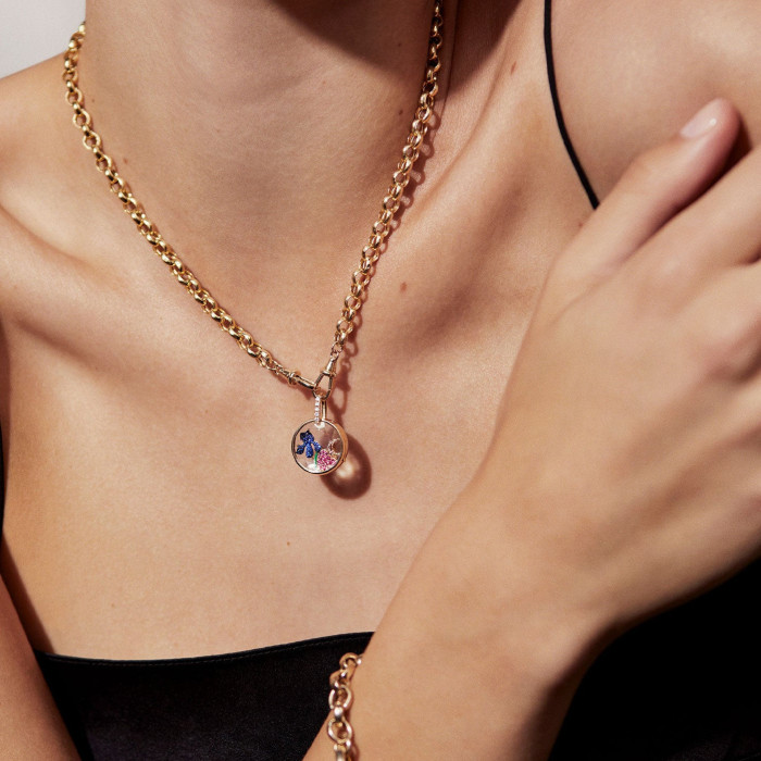 European and American Retro Personality Photo Box Pendant Necklace Openable DIY Pendant Hollow Design Transparent Box 18K Gold Color Retention