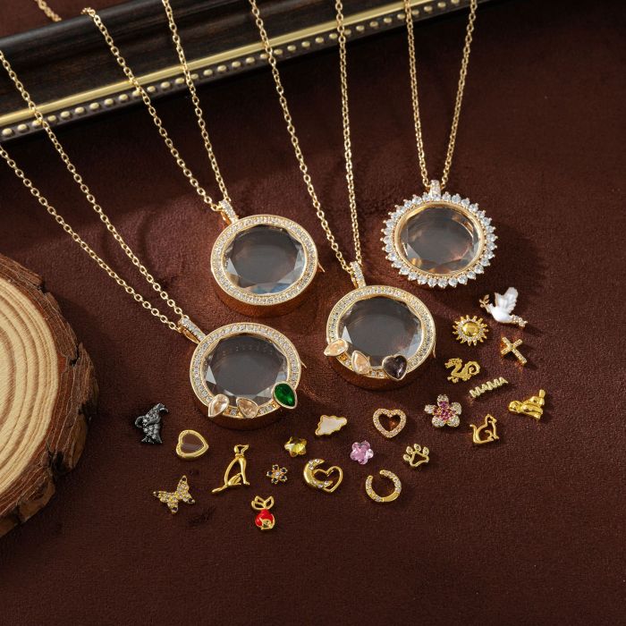 European and American Retro Personality Photo Box Pendant Necklace Openable DIY Pendant Hollow Design Transparent Box 18K Gold Color Retention