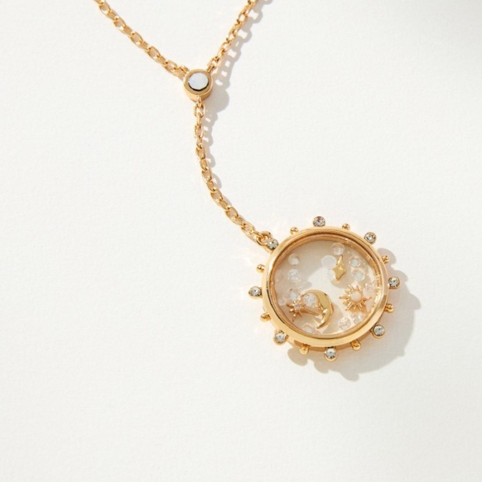 European and American Retro Personality Photo Box Pendant Openable Hollow Design Transparent Box DIY Pendant 18k Gold Color Retention