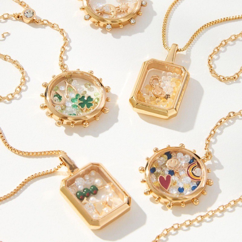 European and American Retro Personality Photo Box Pendant Openable Hollow Design Transparent Box DIY Pendant 18k Gold Color Retention