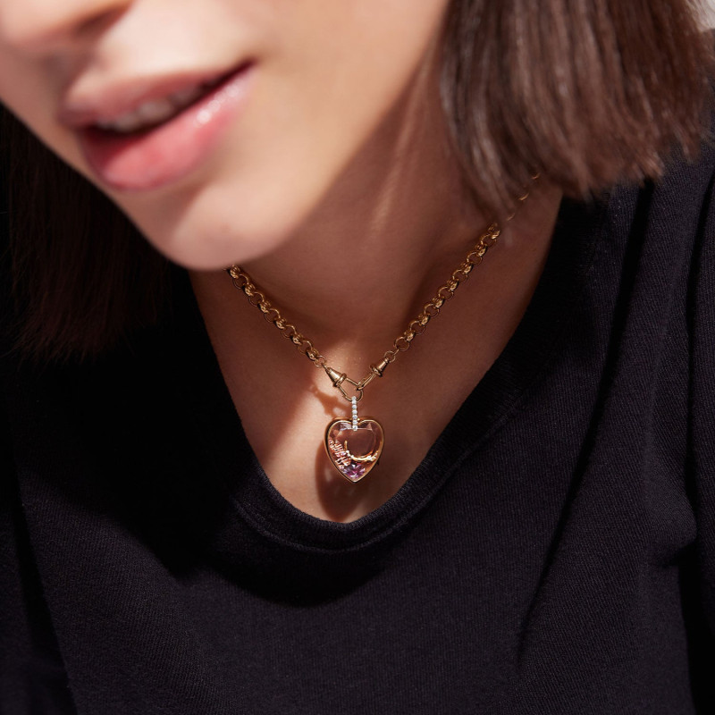 European and American Retro Personality Photo Box Pendant Necklace Openable DIY Pendant Hollow Design Transparent Box 18K Gold Color Retention
