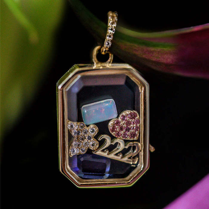 European and American Retro Personality Photo Box Pendant Necklace Openable DIY Pendant Hollow Design Transparent Box 18K Gold Color Retention