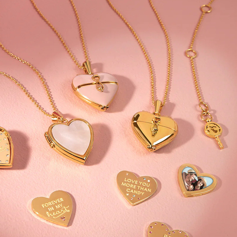 Titanium Steel Valentine's Day Proposal Natural Shell Heart-shaped Commemorative Photo Box Pendant Necklace Open and Close Pendant High Color Retention