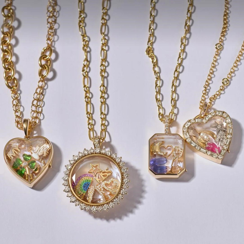 European and American Retro Personality Photo Box Pendant Necklace Openable DIY Pendant Hollow Design Transparent Box 18K Gold Color Retention