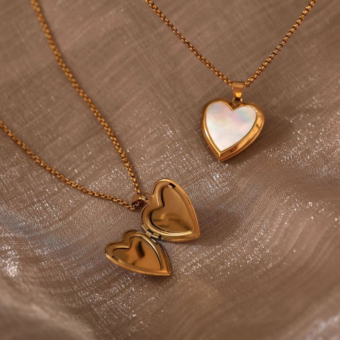 Titanium Steel Valentine's Day Proposal Natural Shell Heart-shaped Commemorative Photo Box Pendant Necklace Open and Close Pendant High Color Retention