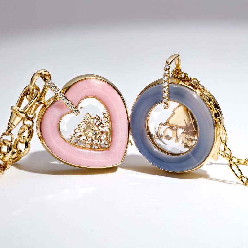 European and American Retro Personality Photo Box Pendant Necklace Openable DIY Pendant Hollow Design Transparent Box 18K Gold Color Retention
