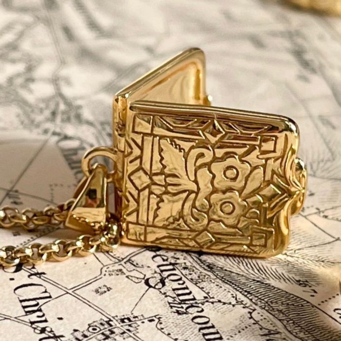 Heart Flower Album Pendant Square Open-Close Necklace Niche Design Open-Close LOVE Pendant Collarbone Chain
