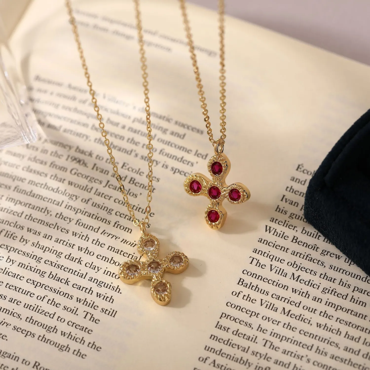 Cross-Border Two-Tone Daisy Inlaid Diamond Necklace main image